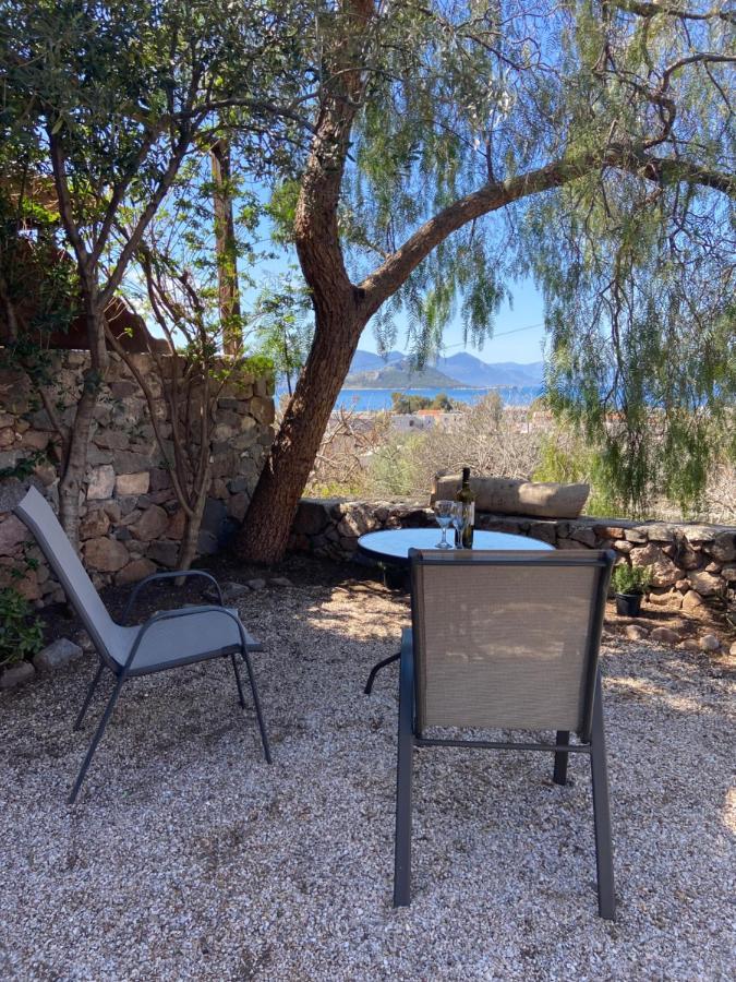 Pepper Tree Apartment Aegina Luaran gambar